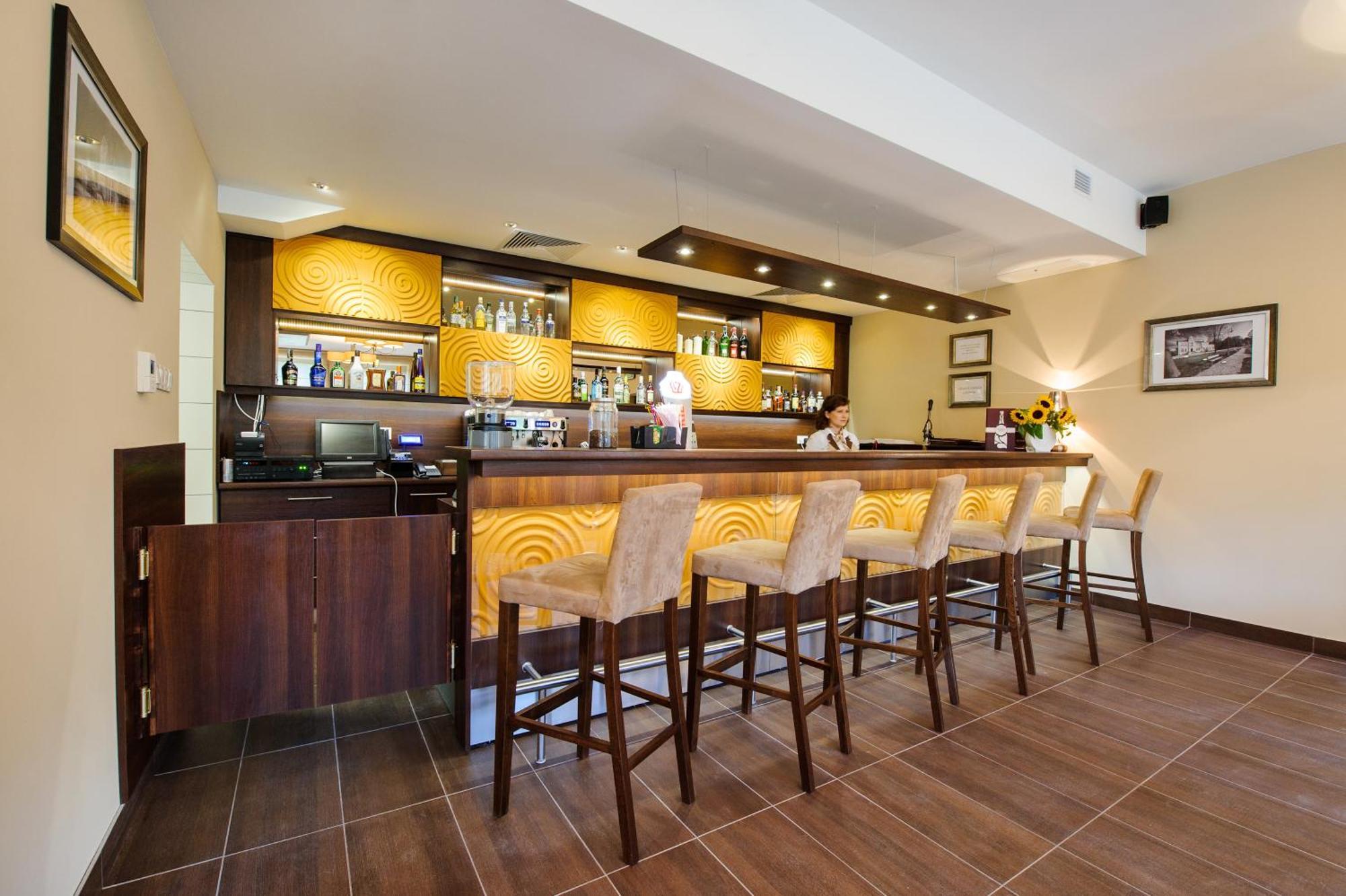 Hotel Trzebnica Εξωτερικό φωτογραφία