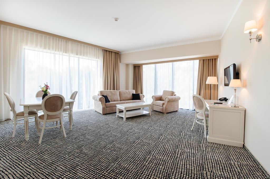 Hotel Trzebnica Εξωτερικό φωτογραφία